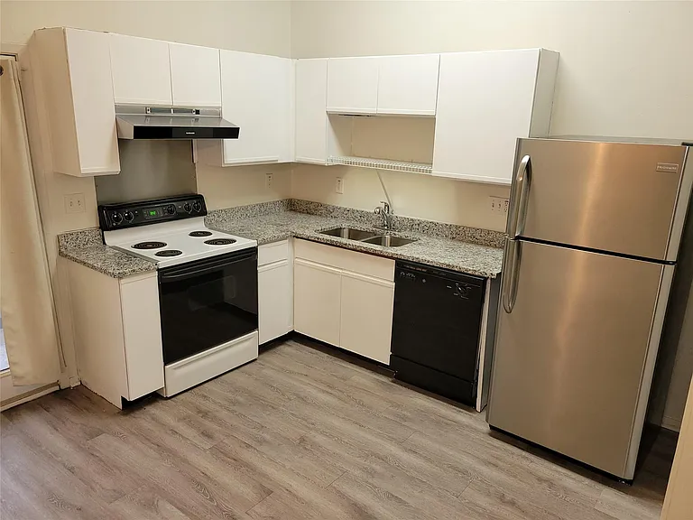 1015 E Yager Ln #69 — Photo 4