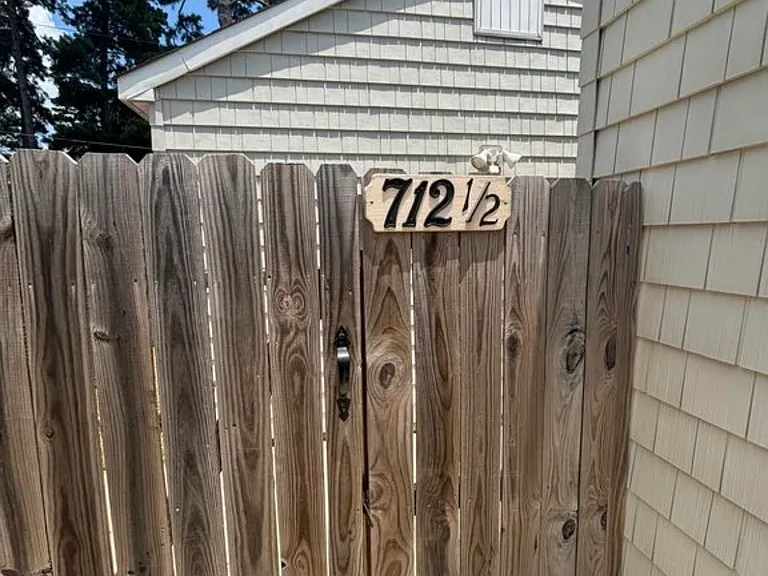 712 Erie St — Photo 7