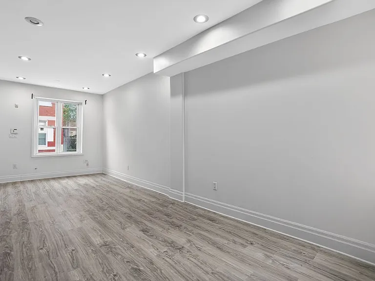 1302 N Dover St — Photo 5