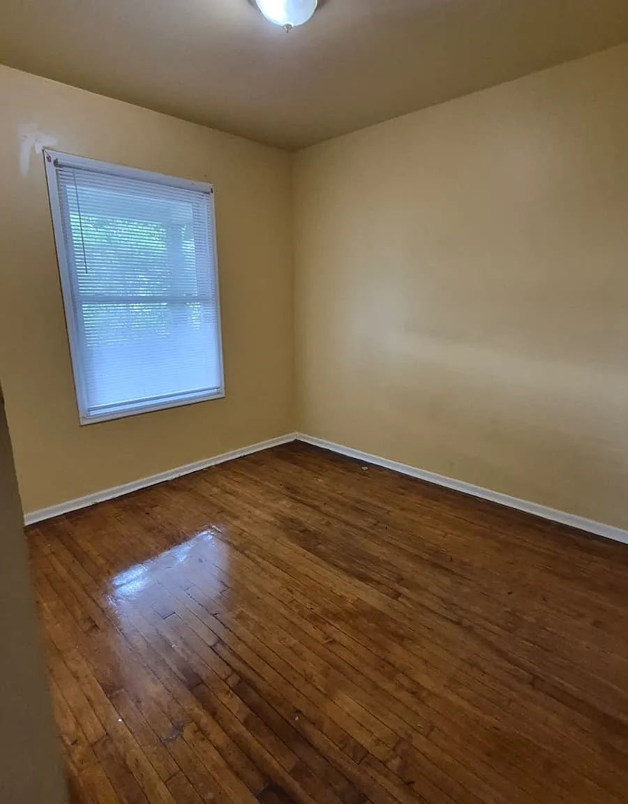3834 North Port Washington Road - Lower — Photo 2
