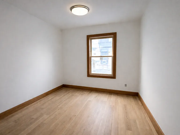 112 S Hancock St — Photo 4