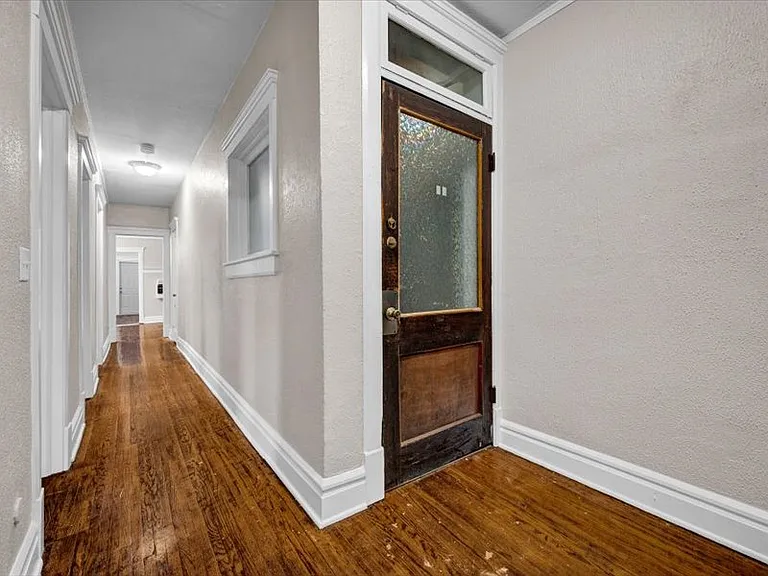 107 NE Roanoke Ave #C1 — Photo 1