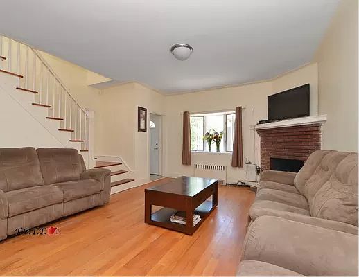 4th image of 1537 Kimball St