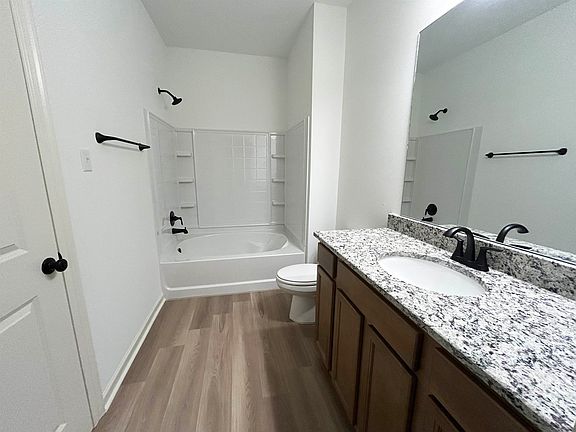 4th image of 416 Colony Sta
