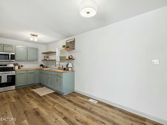 5th image of 4045 Catalpa Ave