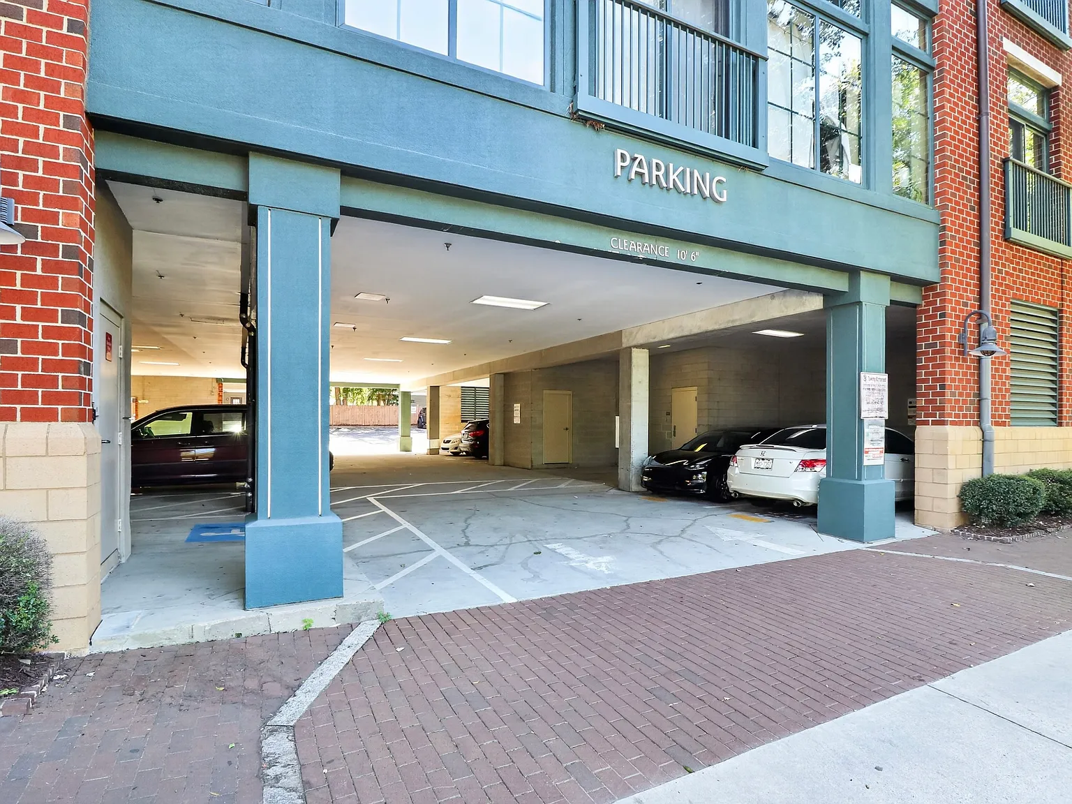 626 N Graham St — Photo 4