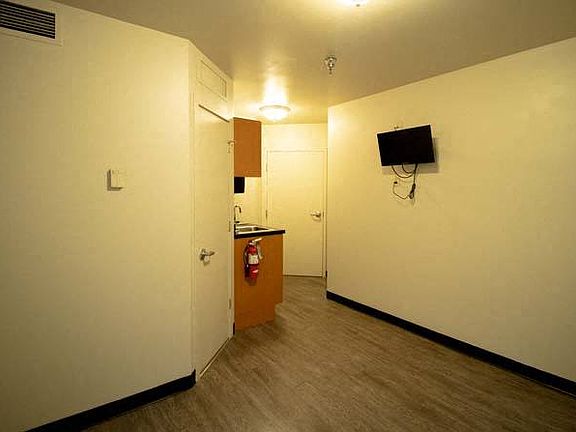 3rd image of 318 Chestnut St #Tds-9