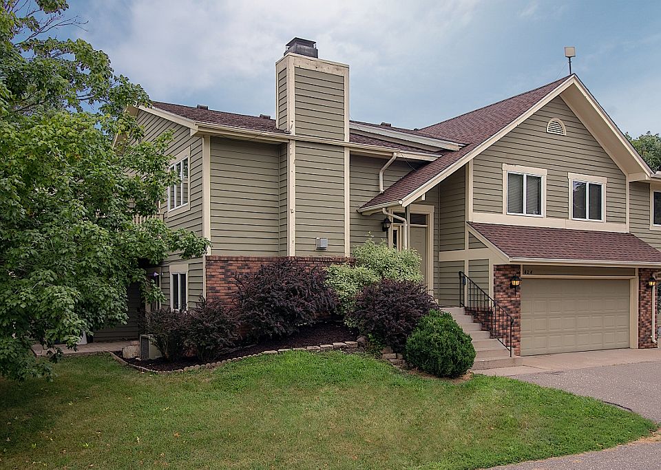 1st image of 424 Woodhaven Cir