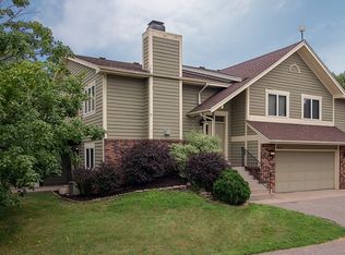424 Woodhaven Cir, Mankato, MN 56001