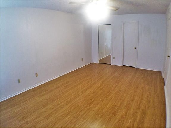 5th image of 2518 Hollydale Dr