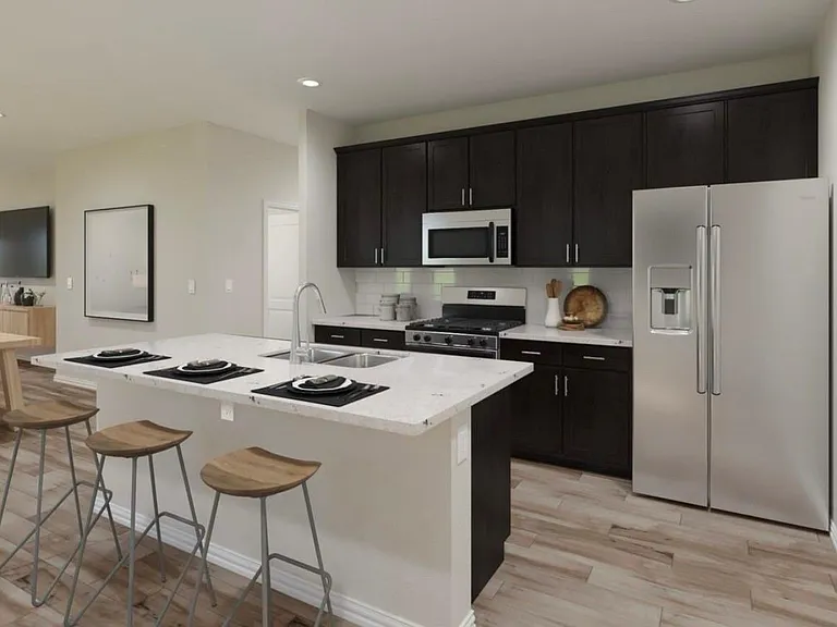 600 Clover Creek Dr — Photo 5
