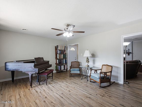 5th image of 1223 Oakdale Road