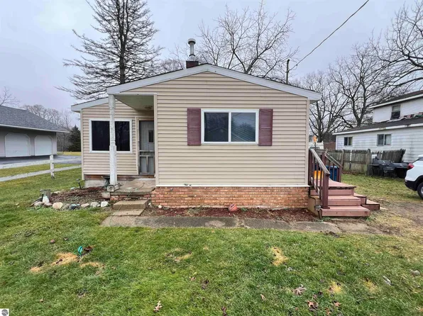 310 Sherwood St, Holly, MI 48442