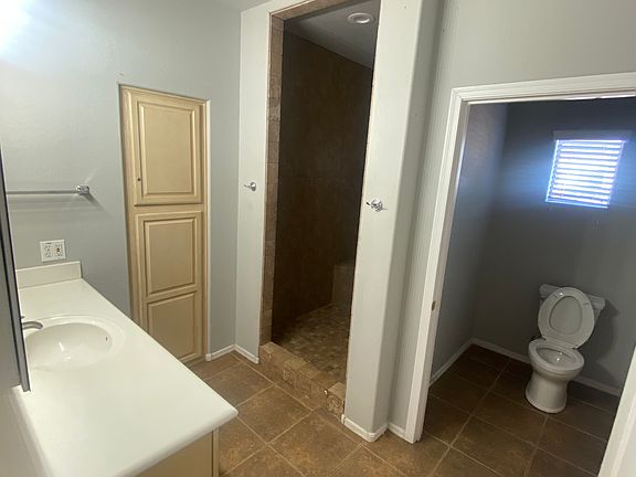5th image of 2913 E Coralbell Ave