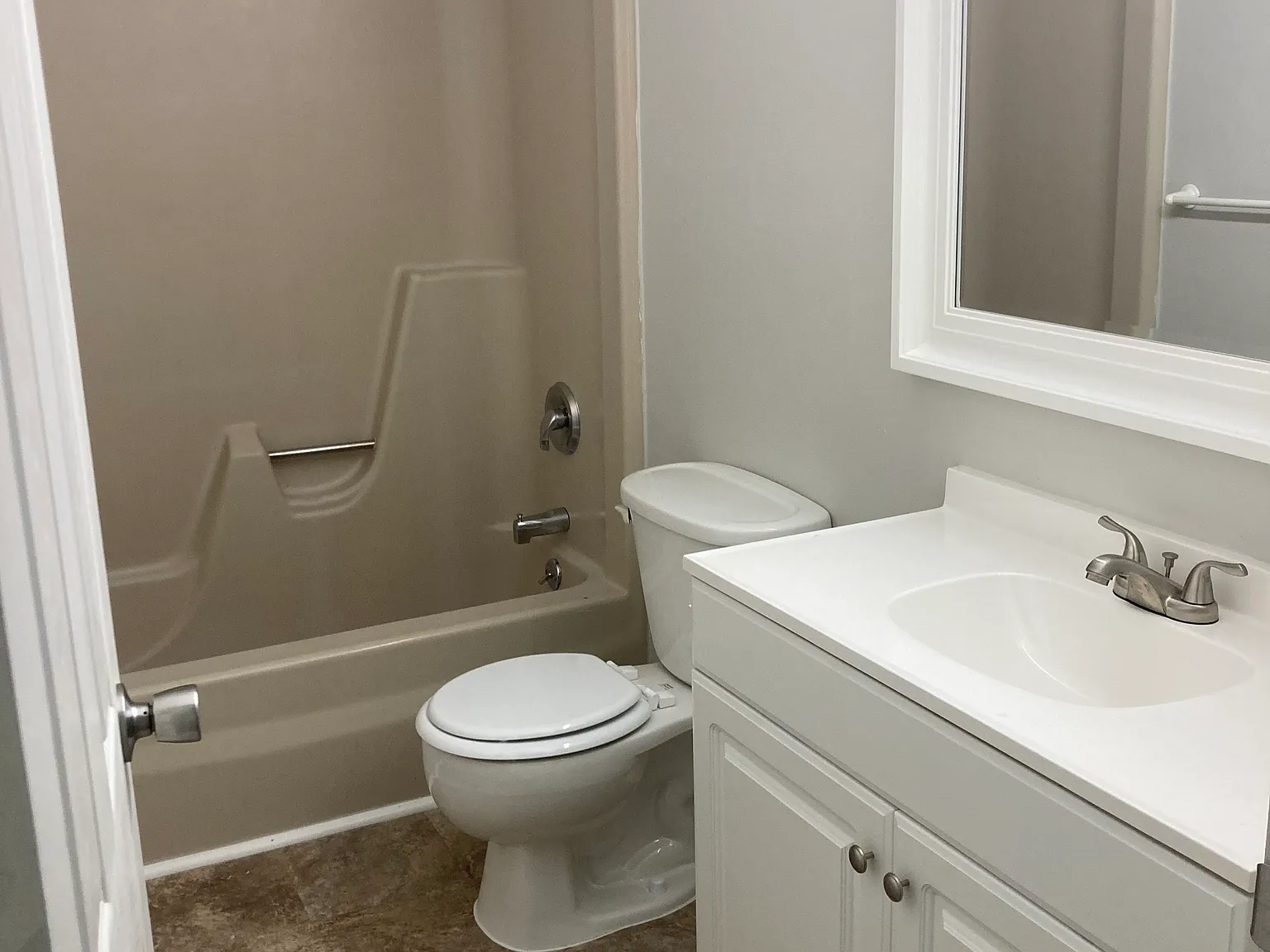 3 bed, 1.5 bath, 1100 sqft, $2,800 — Photo 4