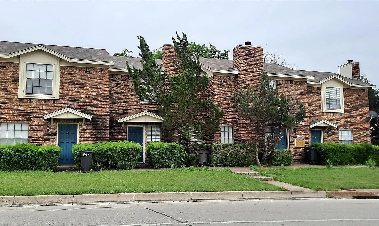 2 bed, 1.5 bath, 1046 sqft, $1,200 — Photo 3