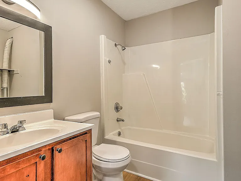 921 Elizabeth St — Photo 18