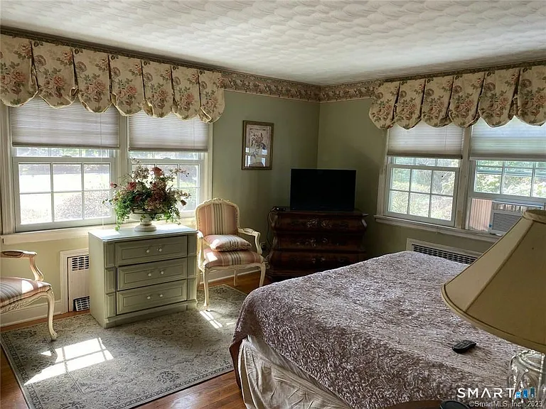 94 Fennbrook Dr — Photo 32