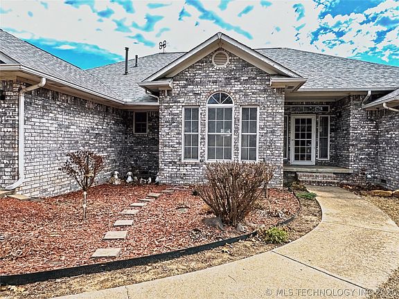 4th image of 5273 Jeanette Ln