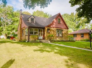 470 Marguerite St, Elgin, IL 60123