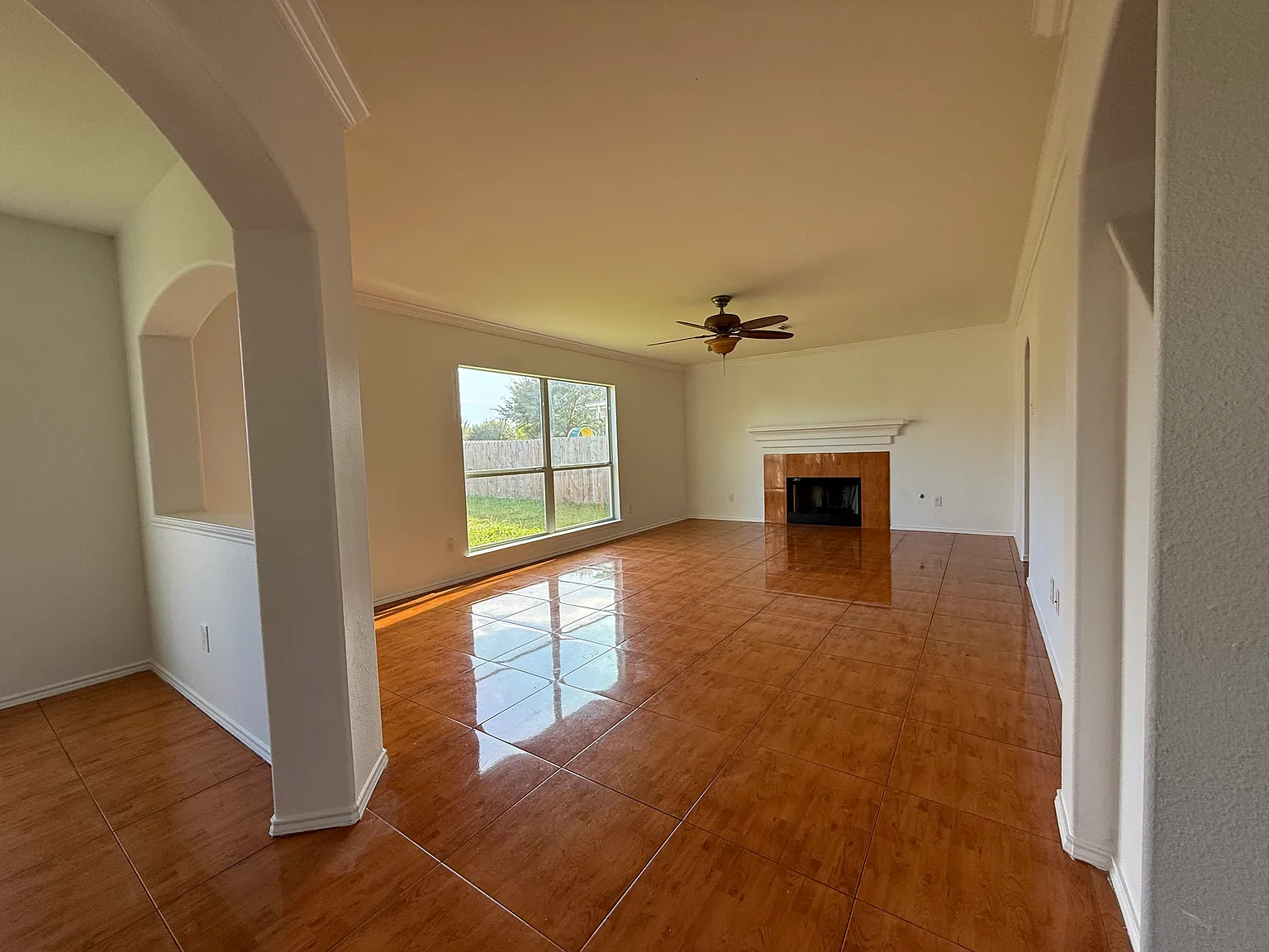 4 bed, 2.5 bath, 2152 sqft, $2,300 — Photo 4
