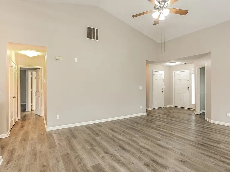 5765 Arlington Dr — Photo 5