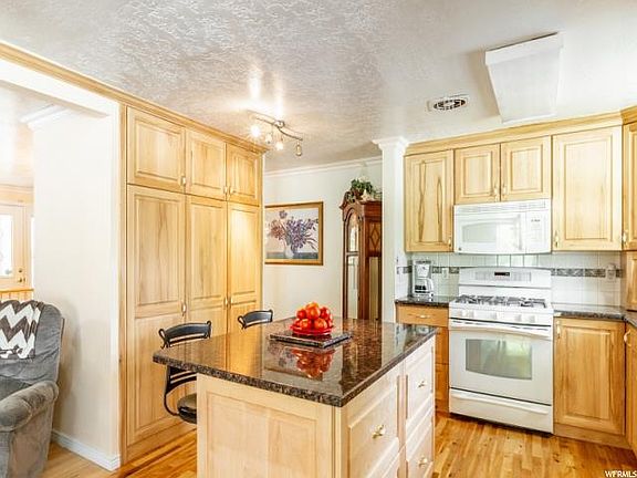 3rd image of 1055 E Hyland Lake Dr
