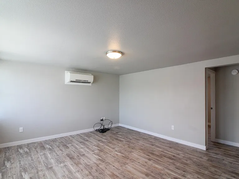 103 Casey Ave — Photo 5