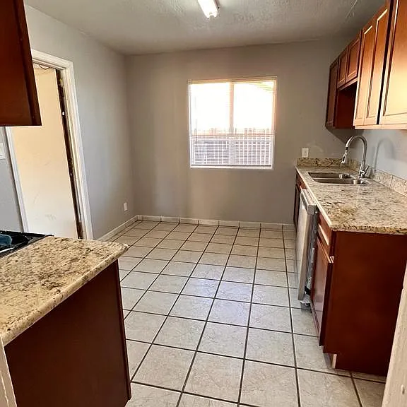 2630 McComb Ave — Photo 4