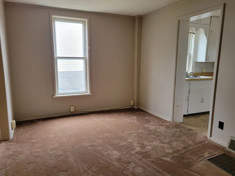 533 W Kinne St — Photo 9