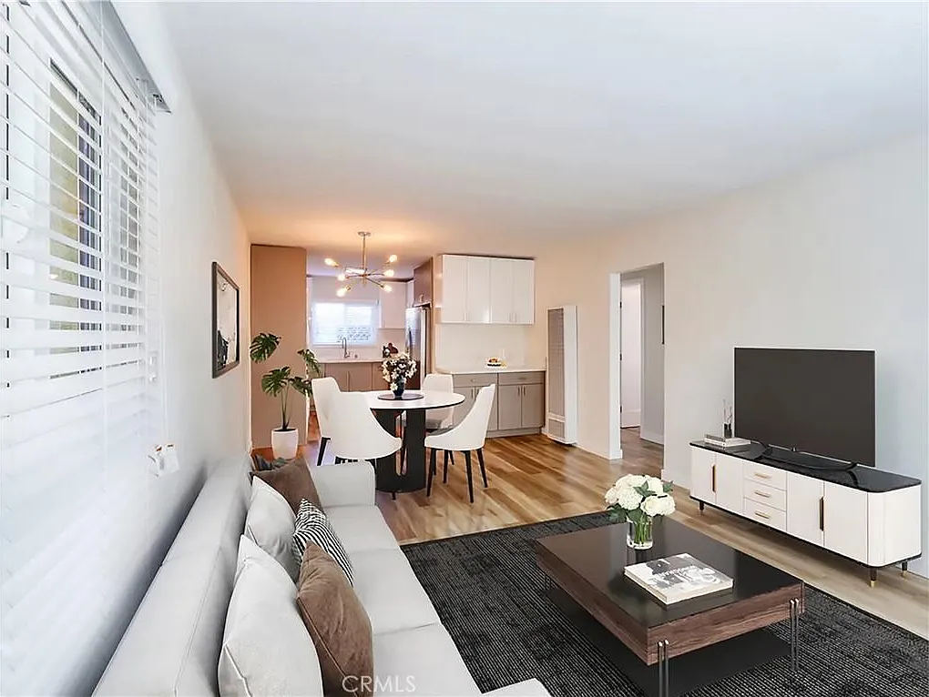 2 bed, 800 sqft, $3,400 — Photo 3