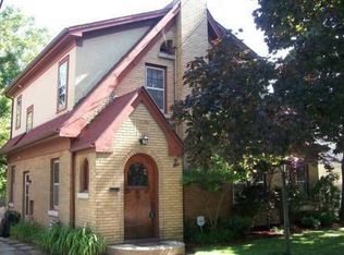 907 King St, Rockford, IL 61103