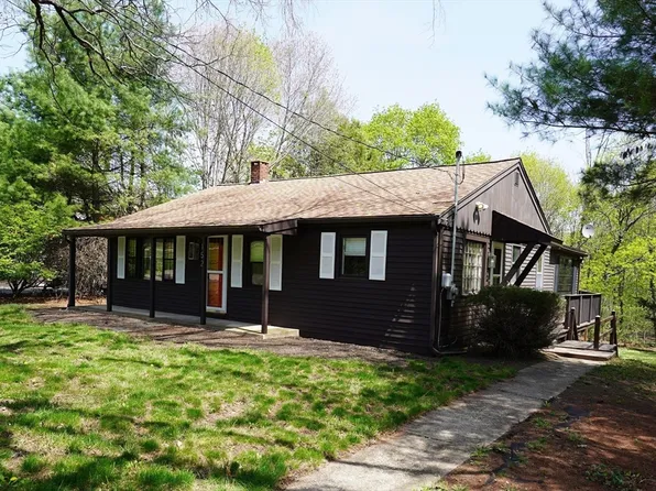 152 W Bacon St, Plainville, MA 02762