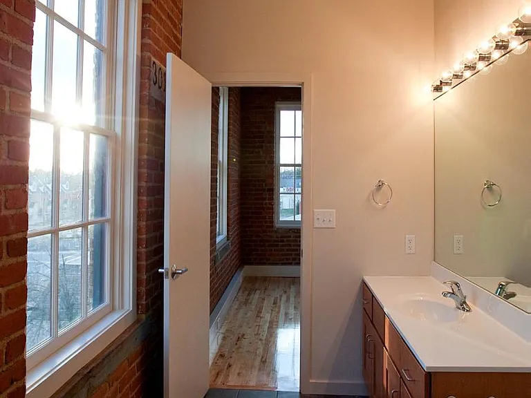 425 N Prince St #305 — Photo 7