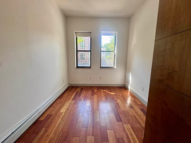 90 Starr St #1R — Photo 6