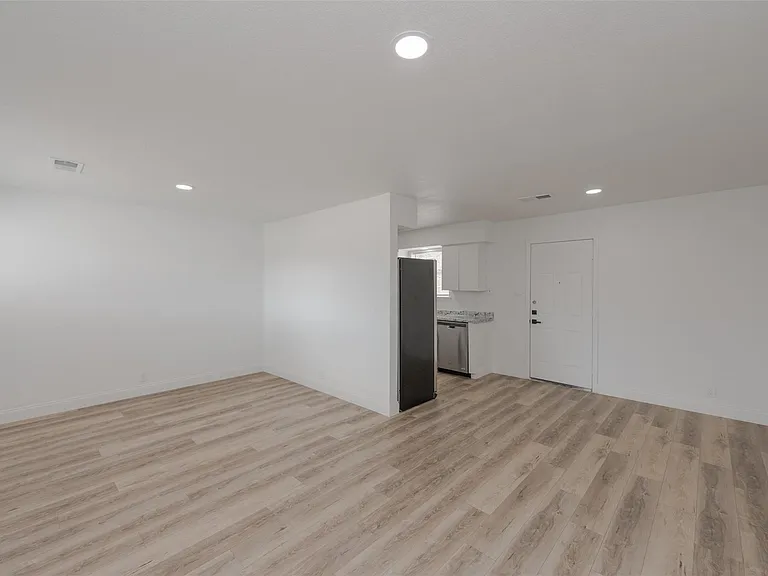 713 Sun Valley Dr — Photo 6