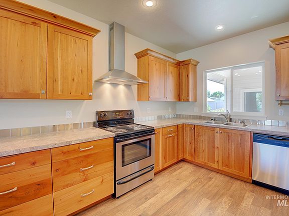 5th image of 816 17th Ave S