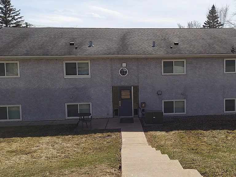 1316 Division St E — Photo 6