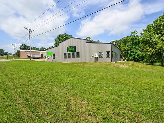 3rd image of 2052 Central Blvd