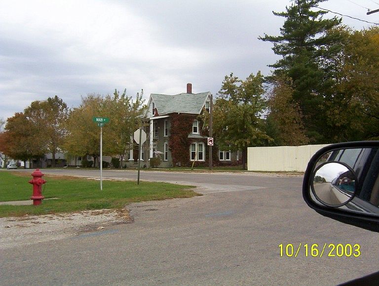 1st image of 104 N Oak St