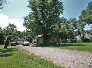 305 NW 35th St, Topeka, KS 66617