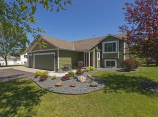7199 Upper 43rd St N, Oakdale, MN 55128