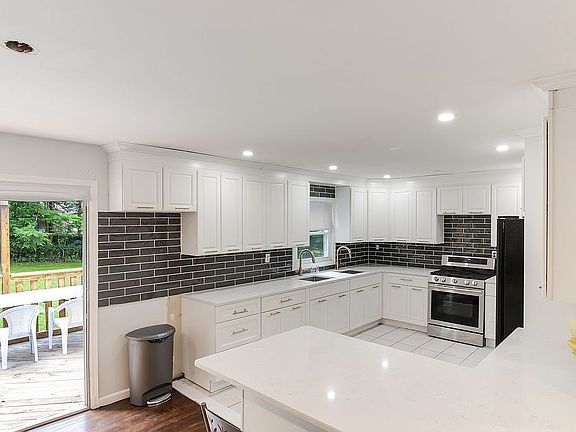 5th image of 8 Glenmere Ct
