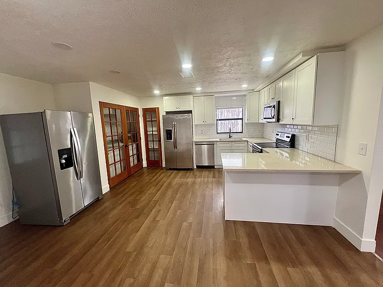 4614 E Seneca Ave — Photo 2