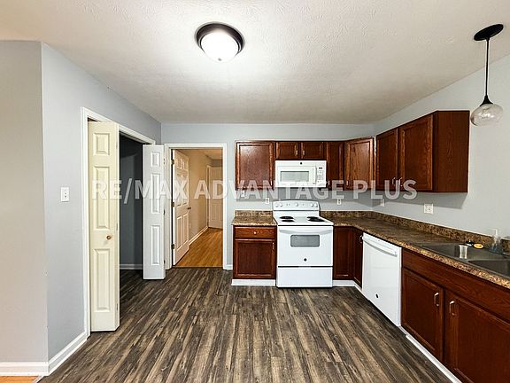 2nd image of 118 E Osborn Rd APT A