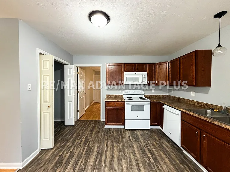 118 E Osborn Rd — Photo 2