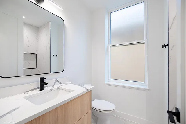 2113 N Kenmore Ave #2 — Photo 20