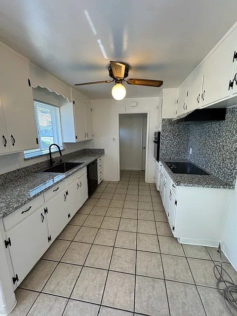 3 bed, 1419 sqft, $2,500 — Photo 3