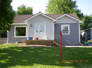 4613 E 18th St, Sioux Falls, SD 57110