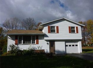 50 Country Gables Cir, Gates, NY 14606